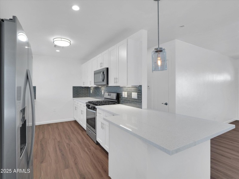 11-4337 E Wilshire Dr-11