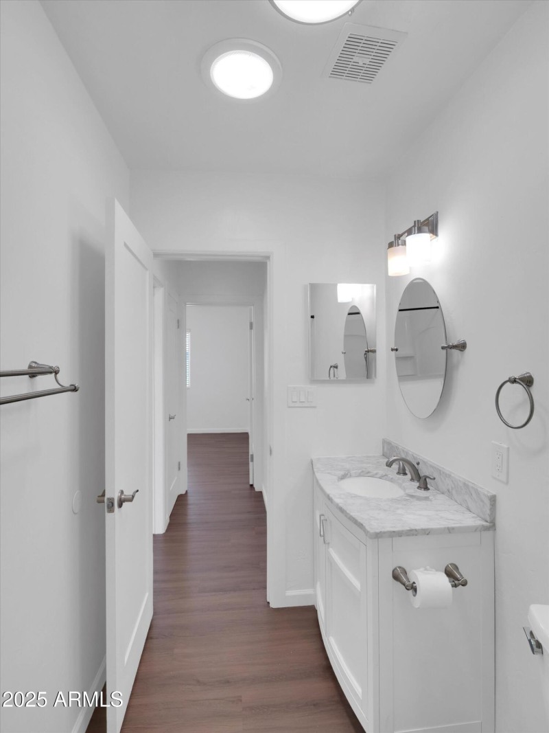 23-4337 E Wilshire Dr-23