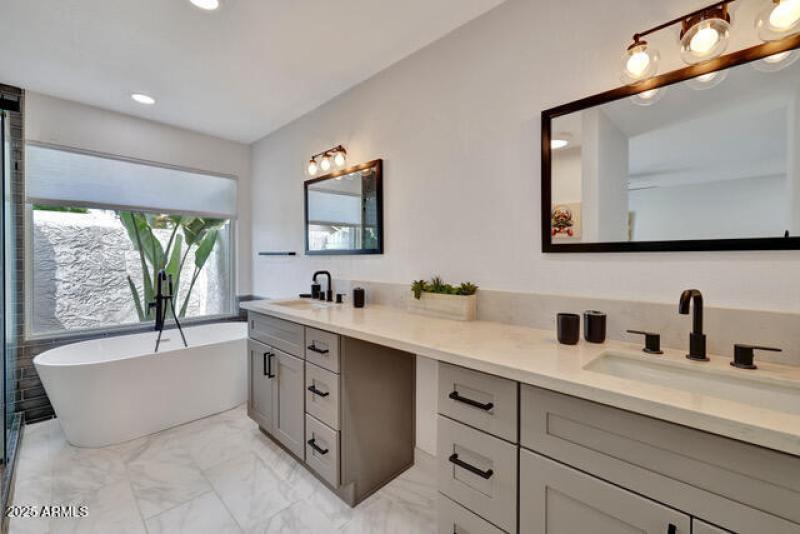 Bathroom Master Bathroom Dual Sinks