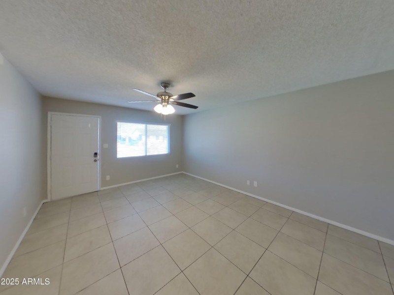 1_pc_fLI4JC0K3N_mia05wpYiD_layout_0