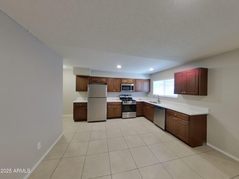 3_pc_Fn6gw048J2_GOJAfNvSkB_layout_0