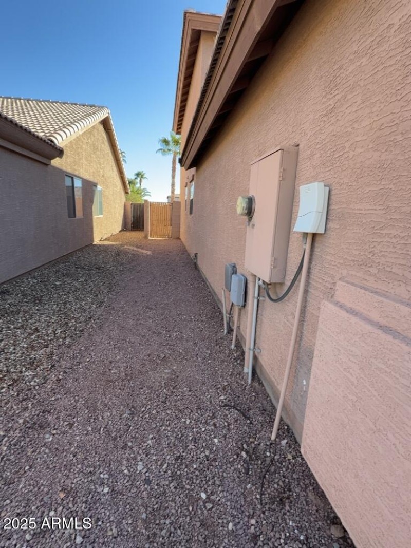 Side Yard_Exterior_1