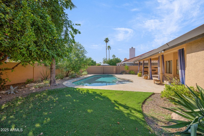 5903 E Paradise Lane-43