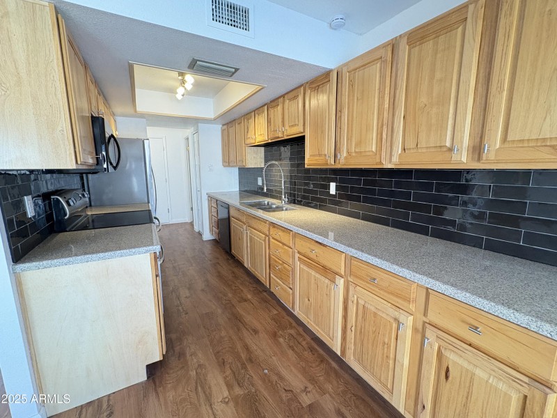 6F87599D-03F6-4F00-A177-752314467F18