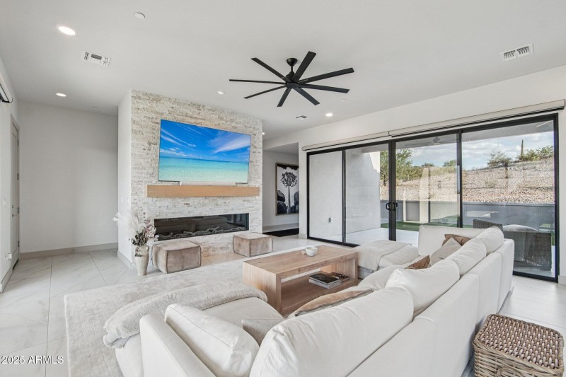 13-web-or-mls-W Estes Way-S2708-013