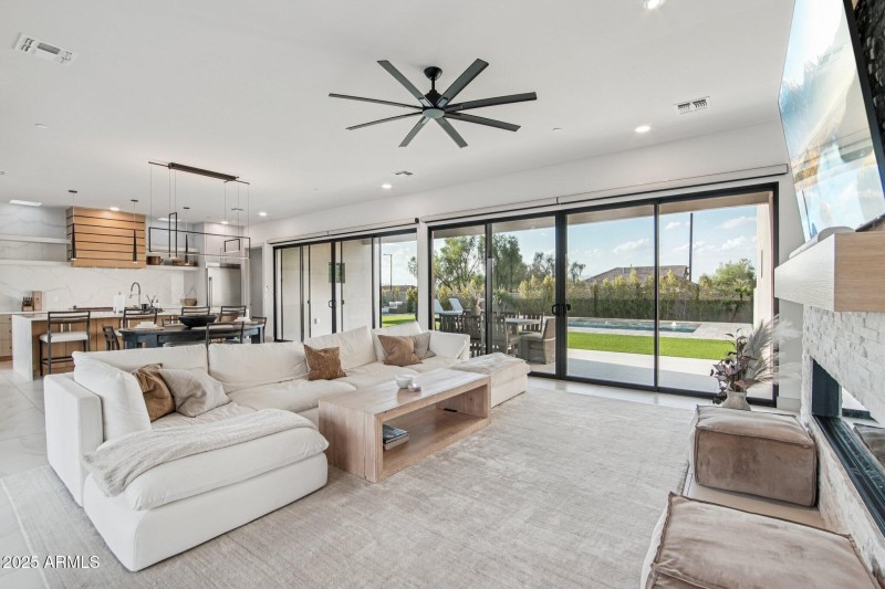 14-web-or-mls-W Estes Way-S2708-014