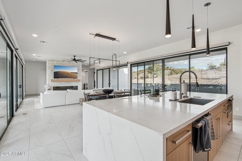 18-web-or-mls-W Estes Way-S2708-018