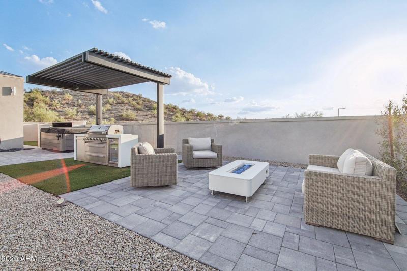 41-web-or-mls-W Estes Way-S2708-041