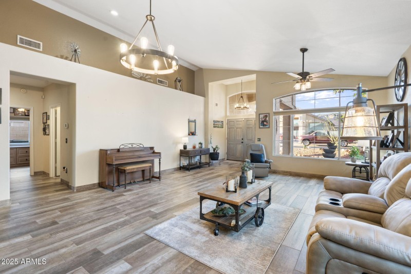 9-web-or-mls-QVB06698