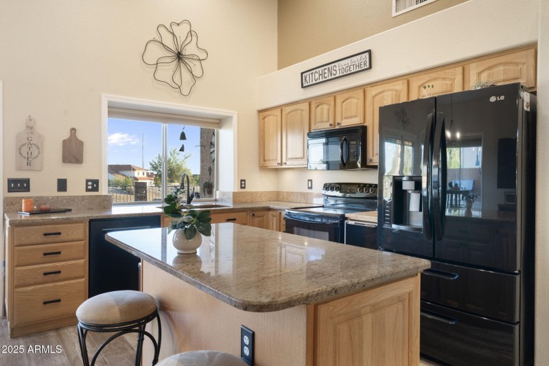 15-web-or-mls-QVB06722