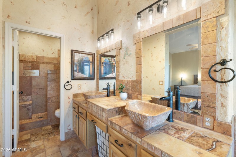 35-web-or-mls-QVB06797