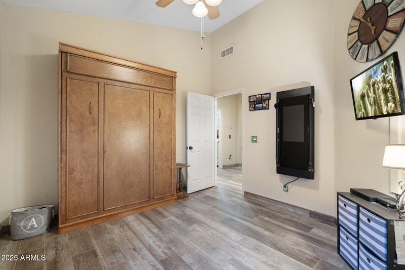 47-web-or-mls-QVB06842