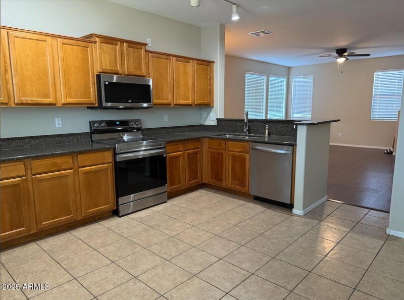 996 E Cantebria Dr Kitchen 3