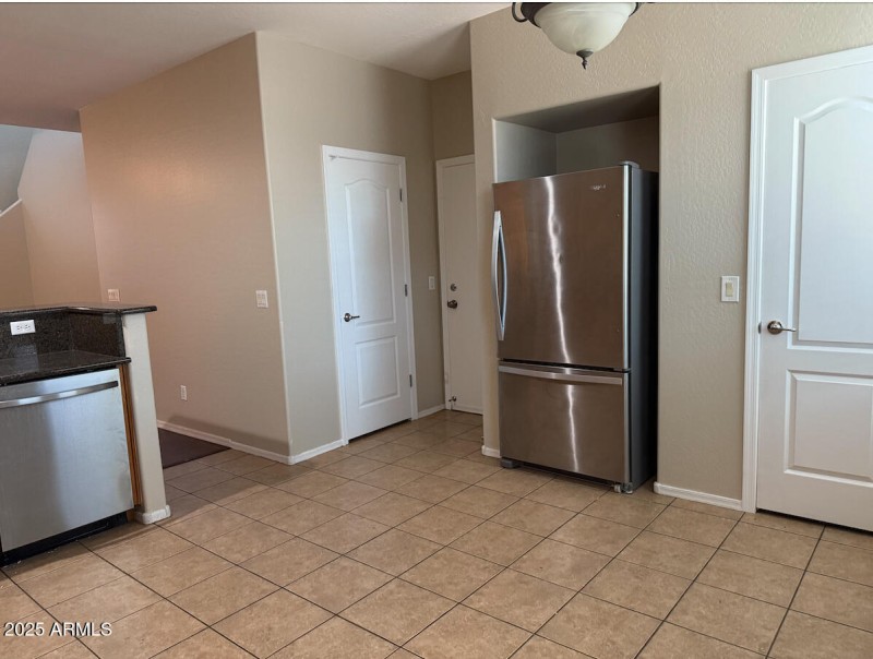 996 E Cantebria Dr Kitchen 4