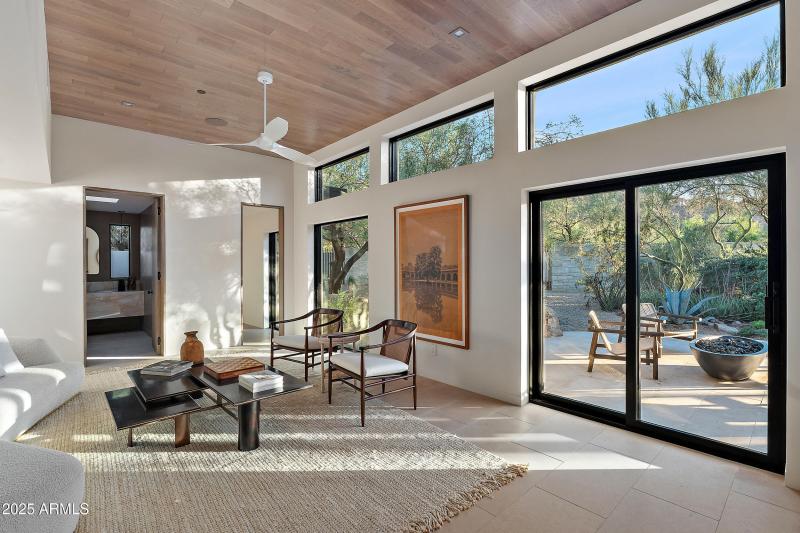 Jr master Suite or sitting room