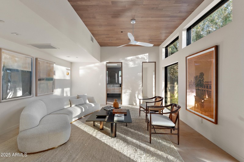 Jr master suite or sitting room