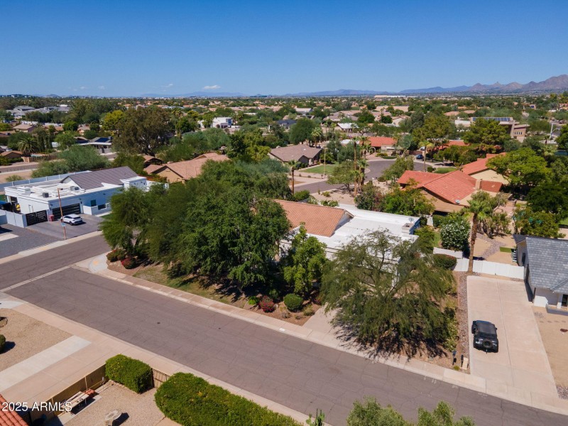 42-web-or-mls-9504 E Sunnyside Dr-42