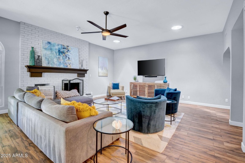 16-web-or-mls-9504 E Sunnyside Dr-16