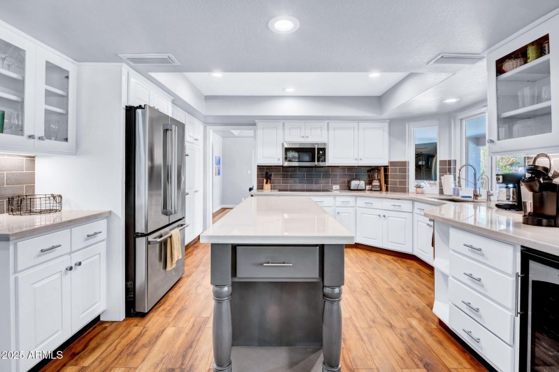 10-web-or-mls-9504 E Sunnyside Dr-10