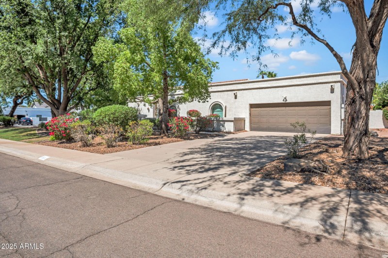 2-web-or-mls-9504 E Sunnyside Dr-2