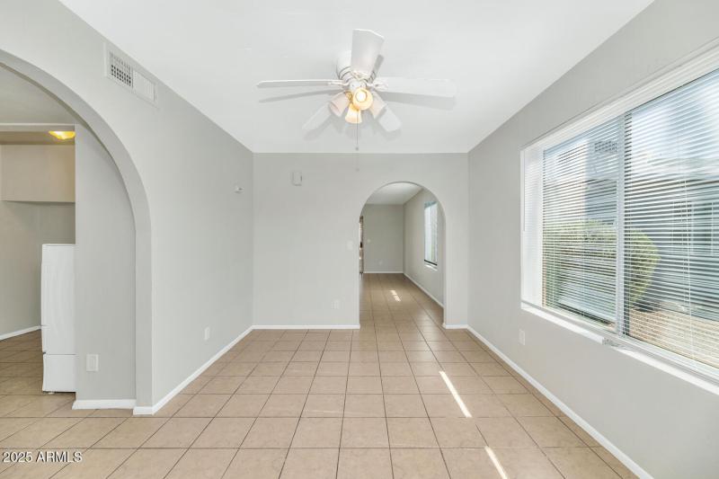 Copy of 316 E Vogel Ave-large-012-040-31