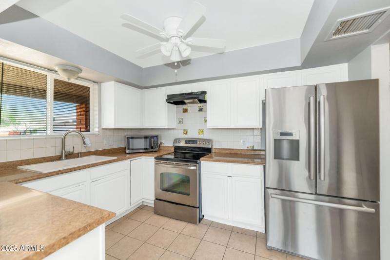 Copy of 316 E Vogel Ave-large-013-047-31