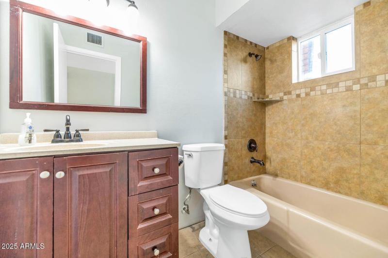 Copy of 316 E Vogel Ave-large-020-037-31