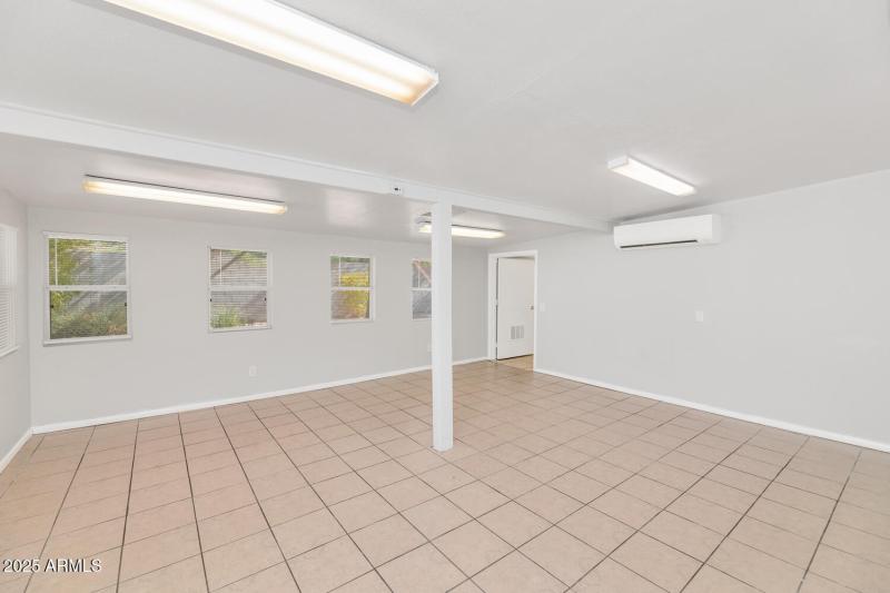 Copy of 316 E Vogel Ave-large-031-064-31