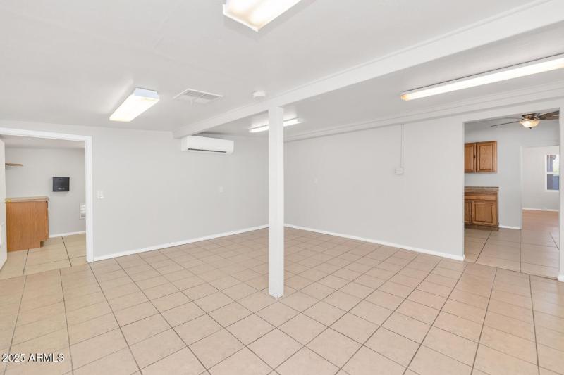 Copy of 316 E Vogel Ave-large-033-015-31