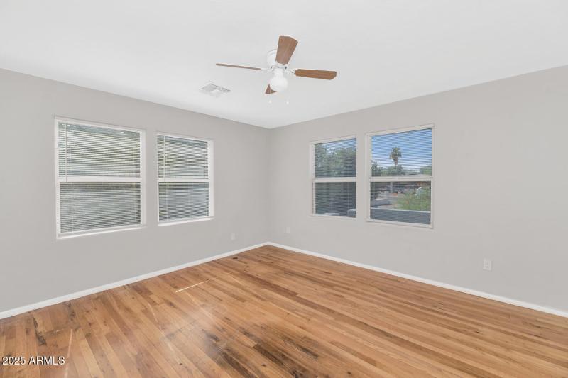 Copy of 316 E Vogel Ave-large-037-013-31