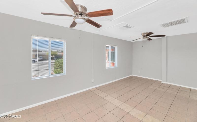 Copy of 316 E Vogel Ave-large-043-039-31