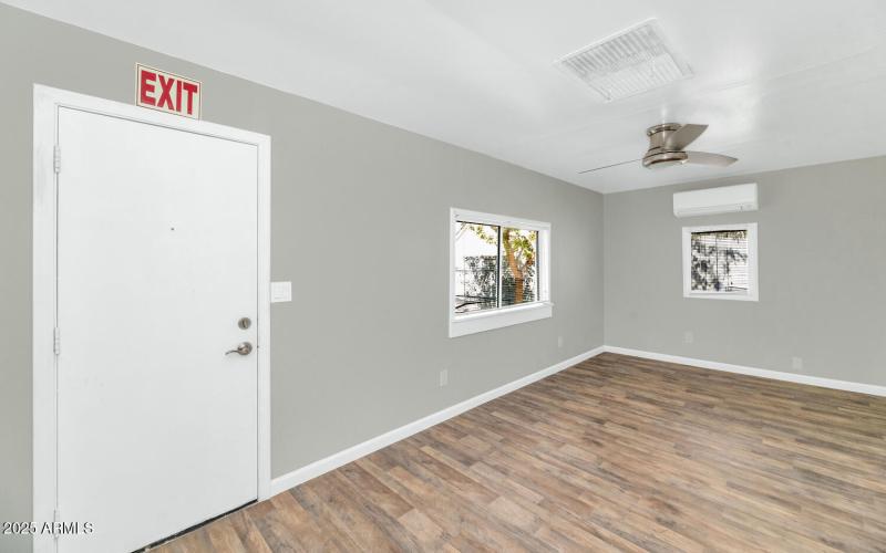 Copy of 316 E Vogel Ave-large-051-035-31