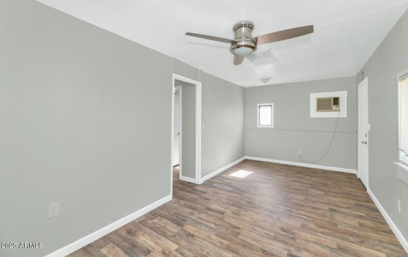 Copy of 316 E Vogel Ave-large-052-043-31