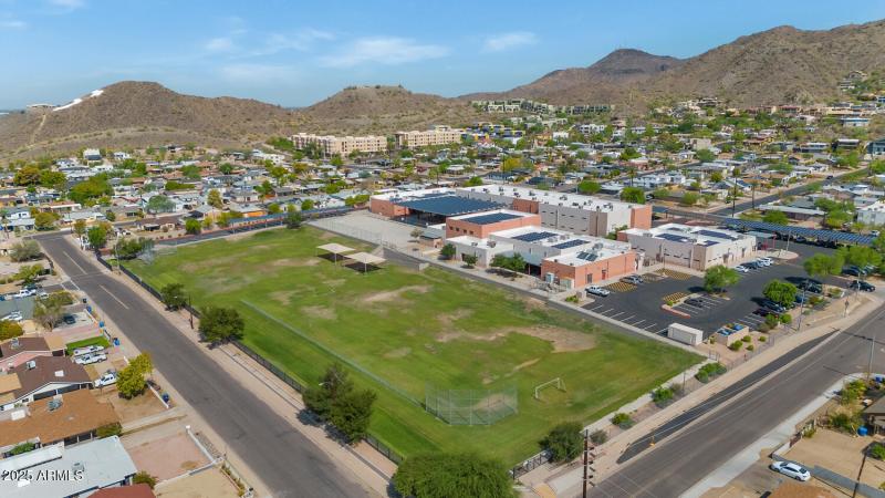 Copy of 316 E Vogel Ave-large-060-009-31