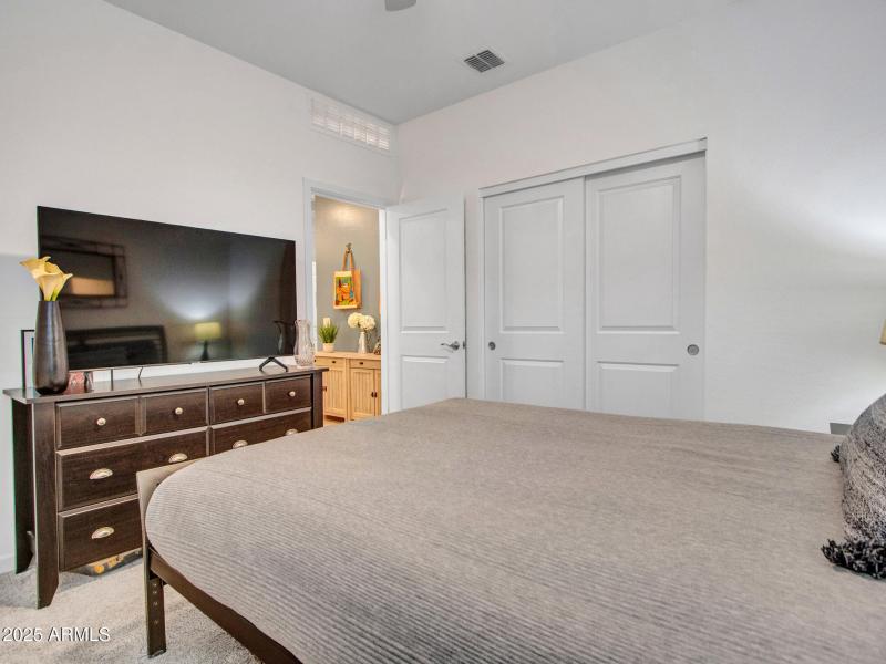 11-Bedroom-(2)