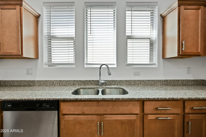 9-4831ST-ocupix-10-10-2025