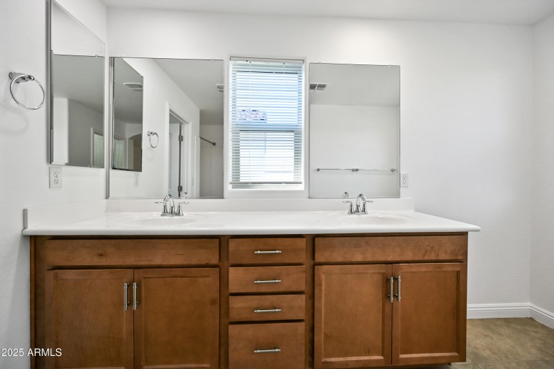 25-4831ST-ocupix-10-10-2025