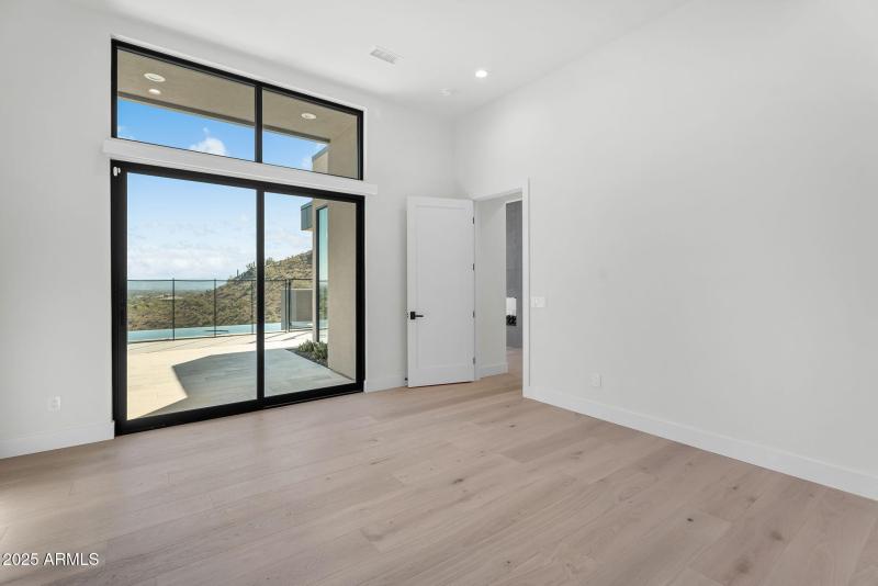 22-web-or-mls-North 39th-21