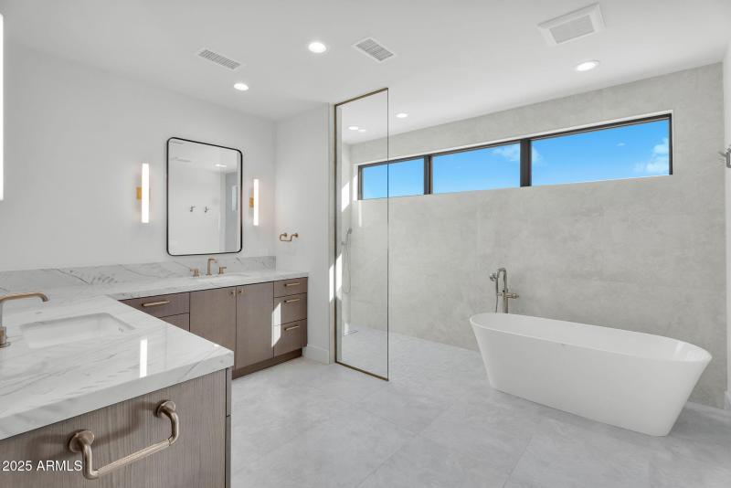 27-web-or-mls-North 39th-31