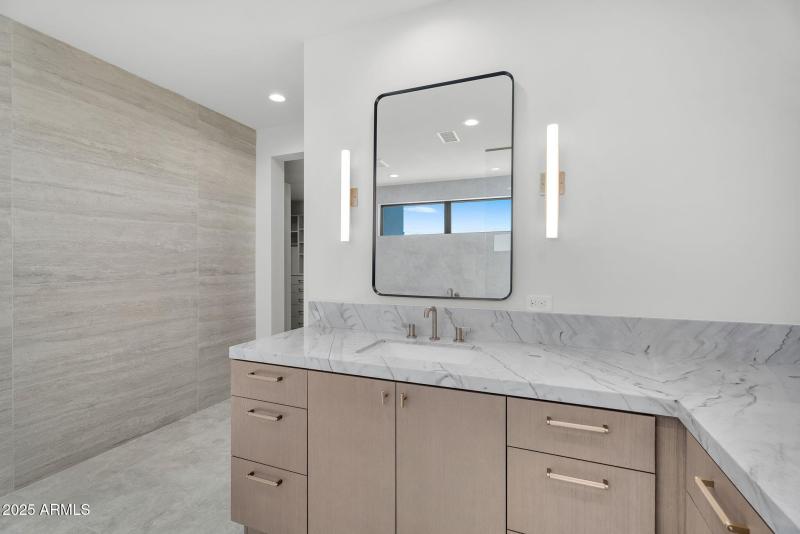 28-web-or-mls-North 39th-28