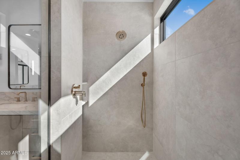 33-web-or-mls-North 39th-26