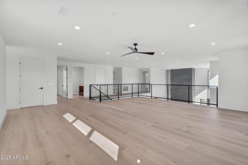 41-web-or-mls-North 39th-35