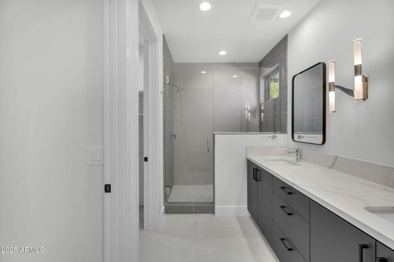 52-web-or-mls-North 39th-64