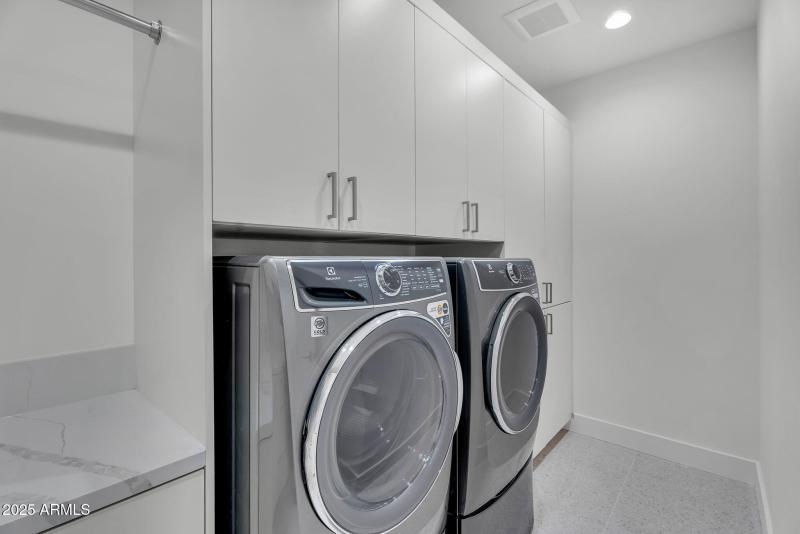 69-web-or-mls-North 39th-56