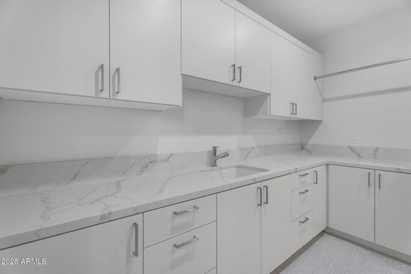 70-web-or-mls-North 39th-57