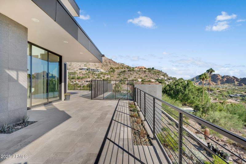 80-web-or-mls-North 39th-77