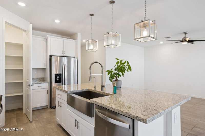 8-web-or-mls-4328-w-janie-st