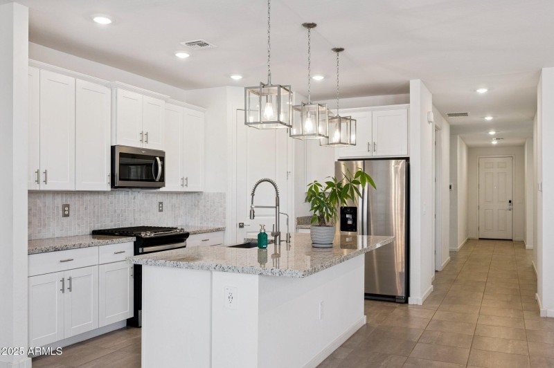 10-web-or-mls-4328-w-janie-st