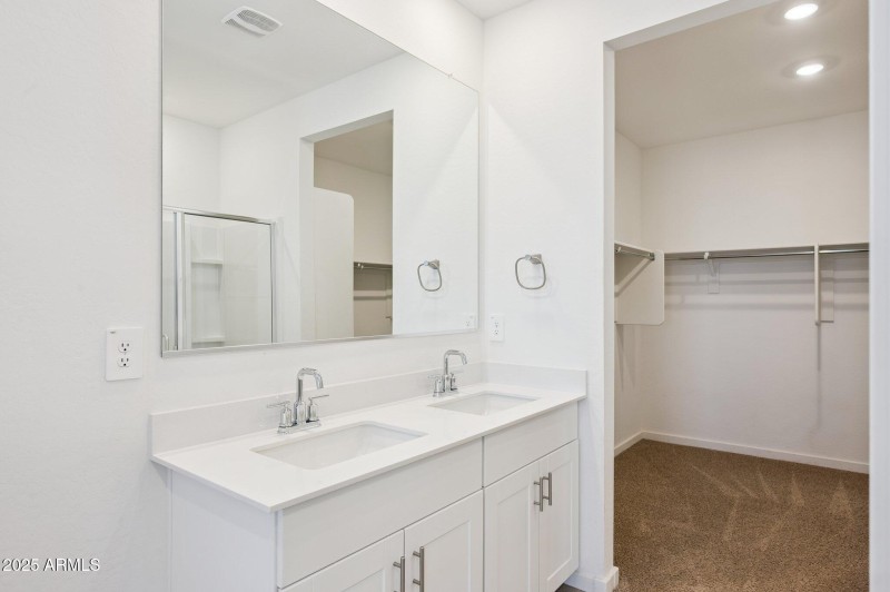 16-web-or-mls-4328-w-janie-st