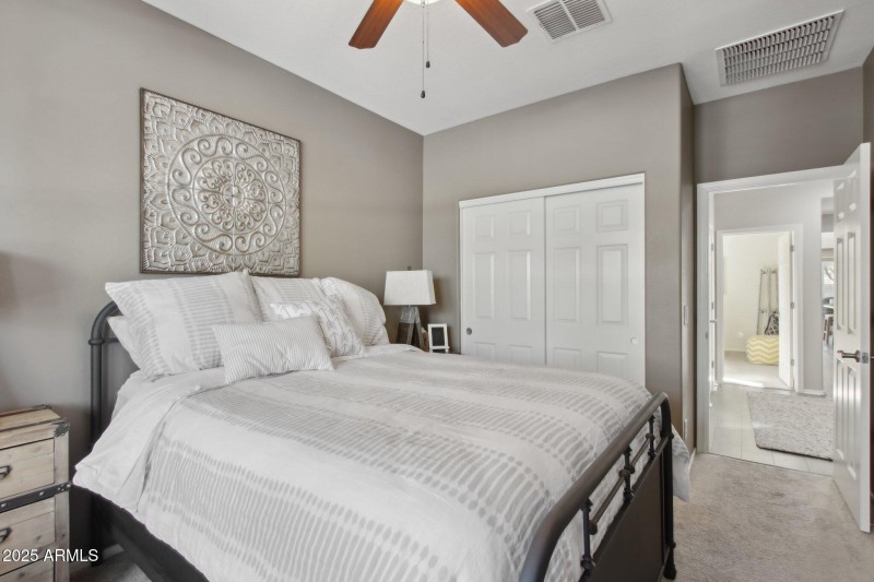 17-web-or-mls-S 24th Pl-017